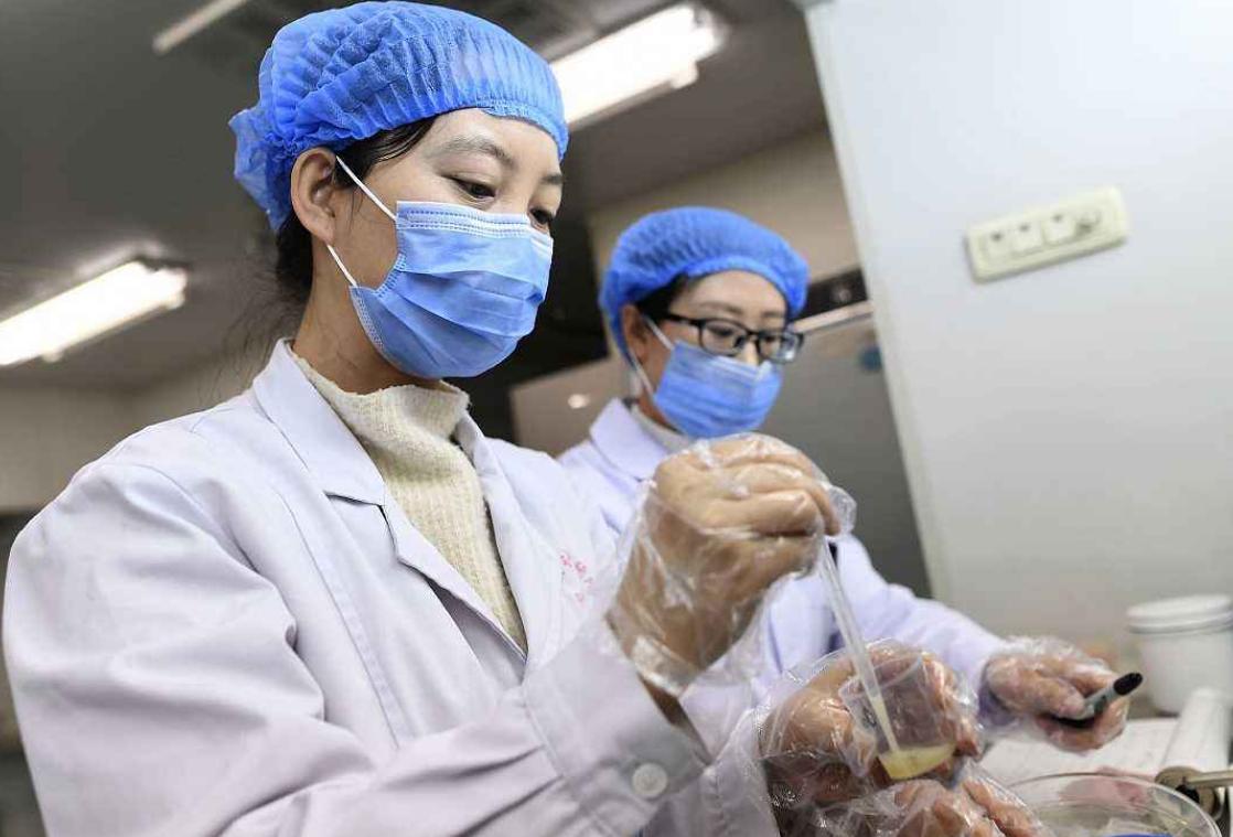 捐精时护士会提供额外帮助吗？男性真实分享：取精室不是想的那样