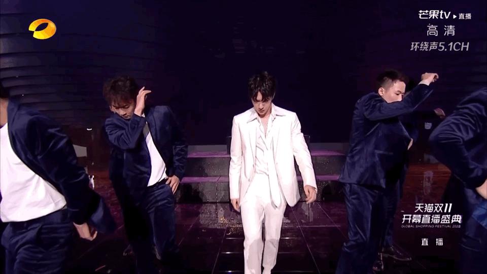 王一博回眸杀蓝湛,王一博跳舞杀马特