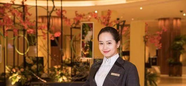 开国将军廖海光在酒店遭遇歹徒让其腾房，将军说：你是几斤几两？