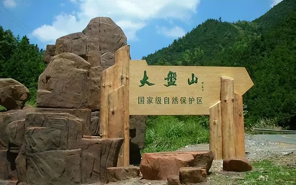 断崖式降温？不存在的！来这里泡天然火山温泉，吃药膳，巴适得很