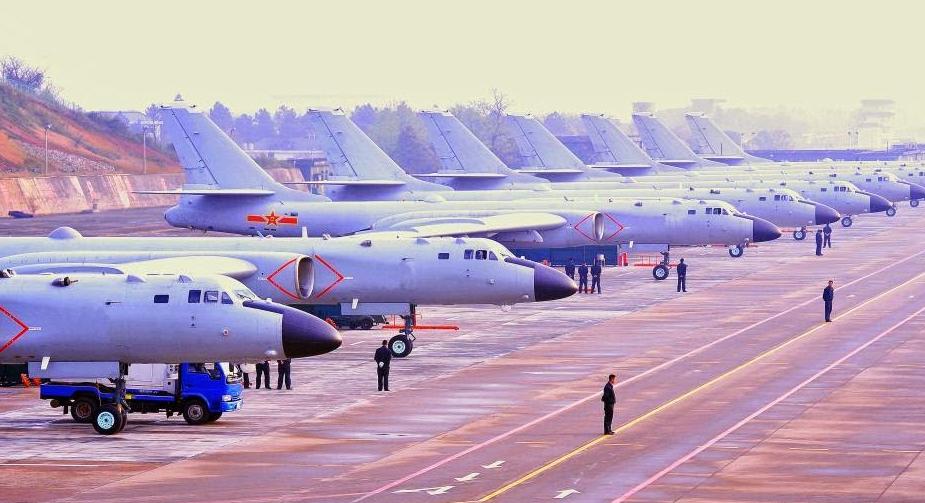 我军装备最新型无人轰炸机,解放军目前装备的轰炸机