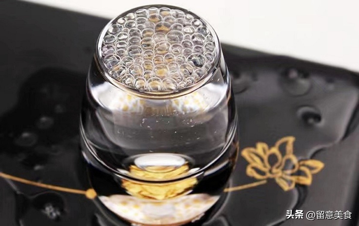 烟酒百货店生意最近很差怎么办,街边不起眼的烟酒店看似生意惨淡