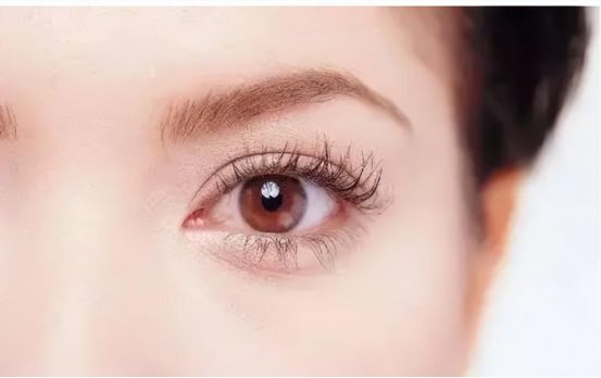 眼角鱼尾纹加深眼皮下垂怎么改善,快速掩盖眼角鱼尾纹方法图解