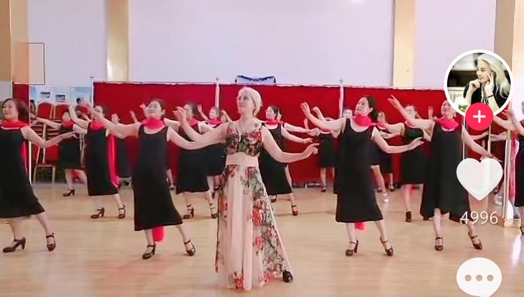 “励志大妈”于书：前夫出轨，两度瘫痪，一夜白头，如今惊艳众人