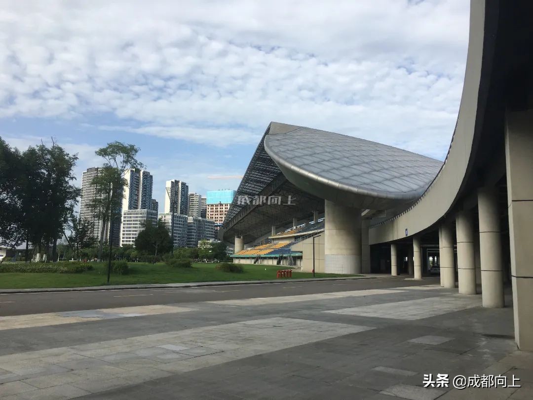 被吹爆的成都国际城南，居然没有拿得出手的体育场馆？