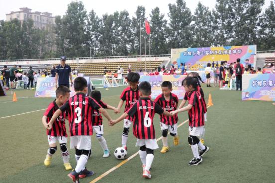 绿茵点亮梦想,成都第三届少儿足球比赛
