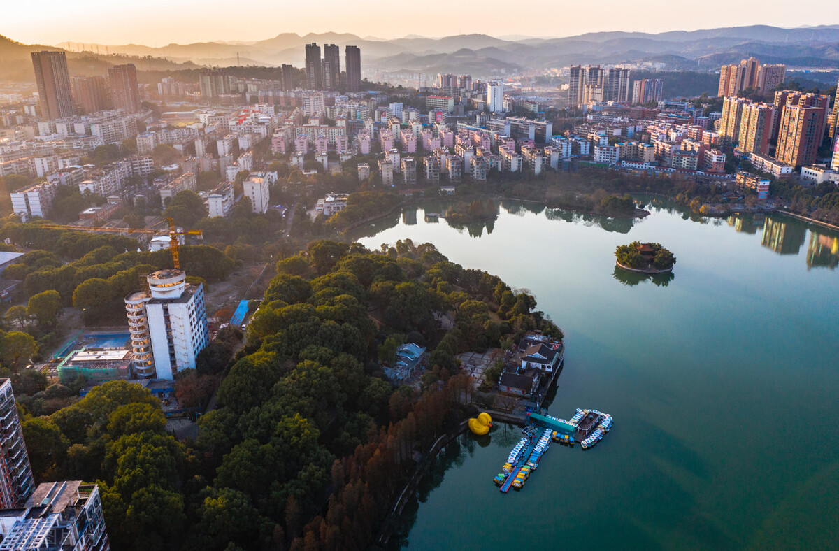 湘南学院和郴州学院哪个好,湘南学院是哪里