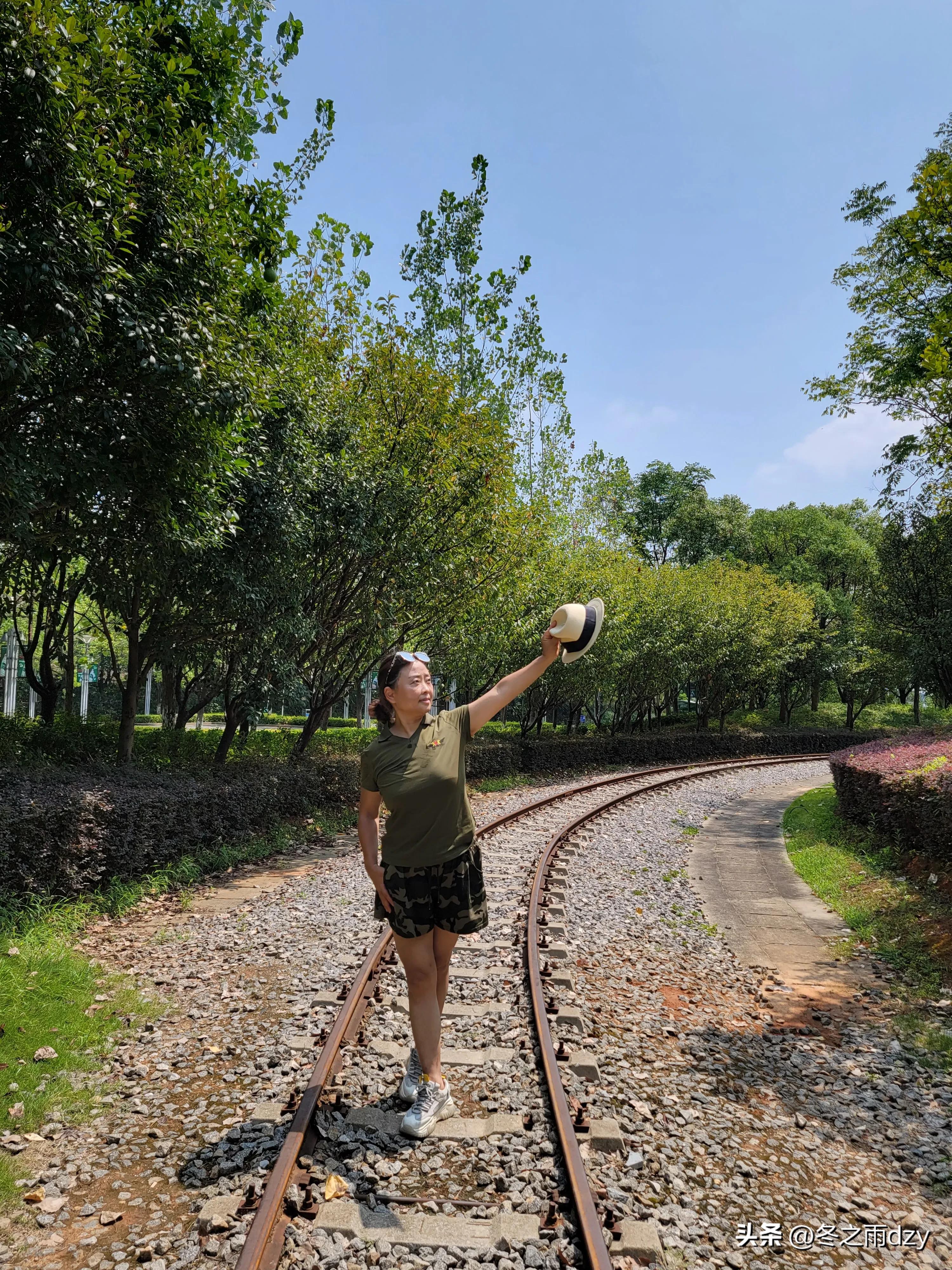 南昌舰主题园凤凰洲湿地公园,凤凰洲建军广场