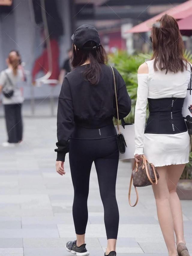 时尚优雅气质紧身裤穿搭漂亮至极,宽松短皮裤搭配气质