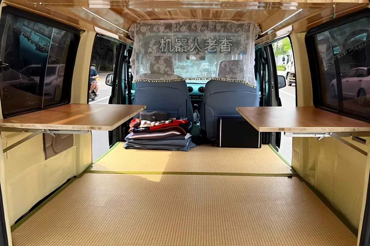 东风小康v27面包车改装床车,东风小康v27四驱版漂亮改装