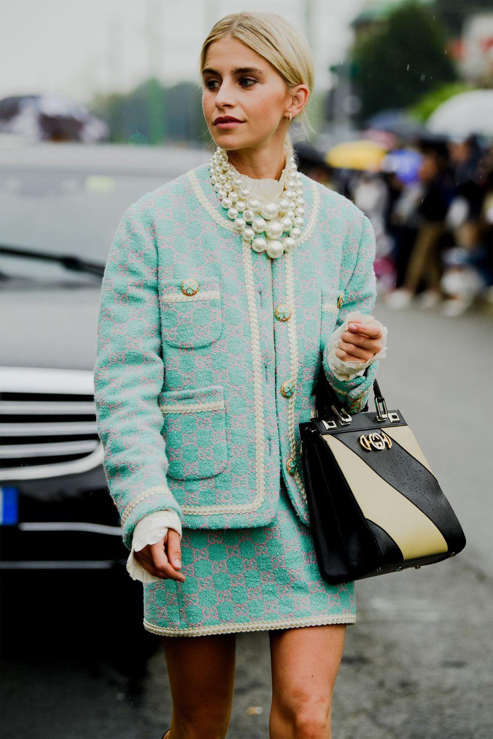 为什么小香风外套穿了显得很驼背,为什么你穿小香风廉价又土气