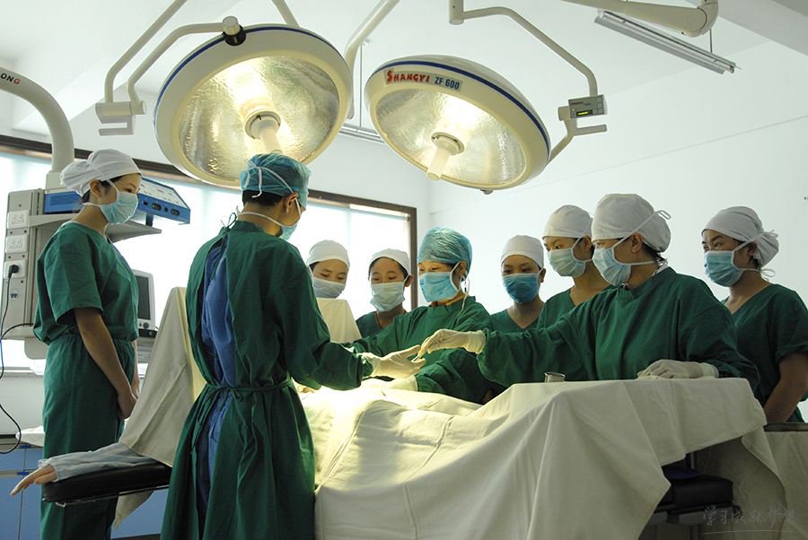 三无学生学医,三无家庭的孩子学医