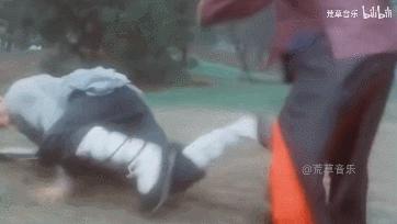 吴京黄渤哭到崩溃的视频,吴京哭了好几回