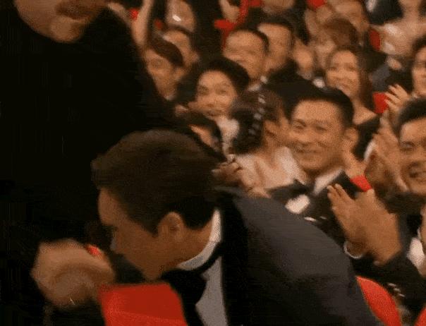 港独艺人移居有多窘迫：不敢再挑拣，租房漏电，王喜下场喜闻乐见