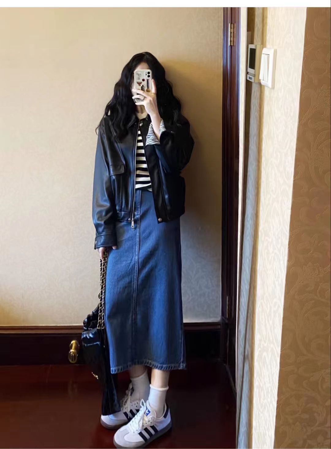 黑色皮衣套装甜酷风,皮衣复古风穿搭