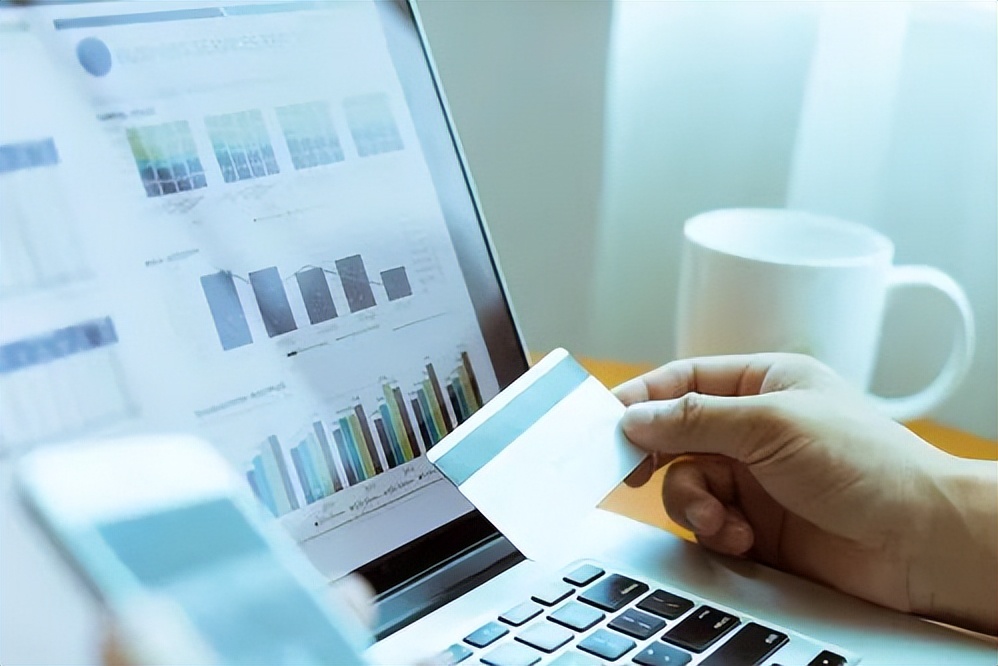 *子骗**用视频会议方式“人脸识别”，大行储户42万被转走！盗脸风险到底该怎么防？