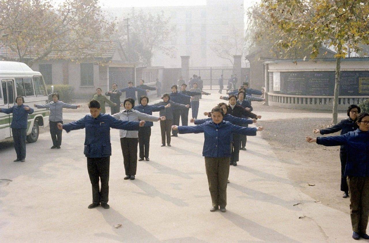 80年代欧美中性风穿搭,复古风穿搭80年代衣服