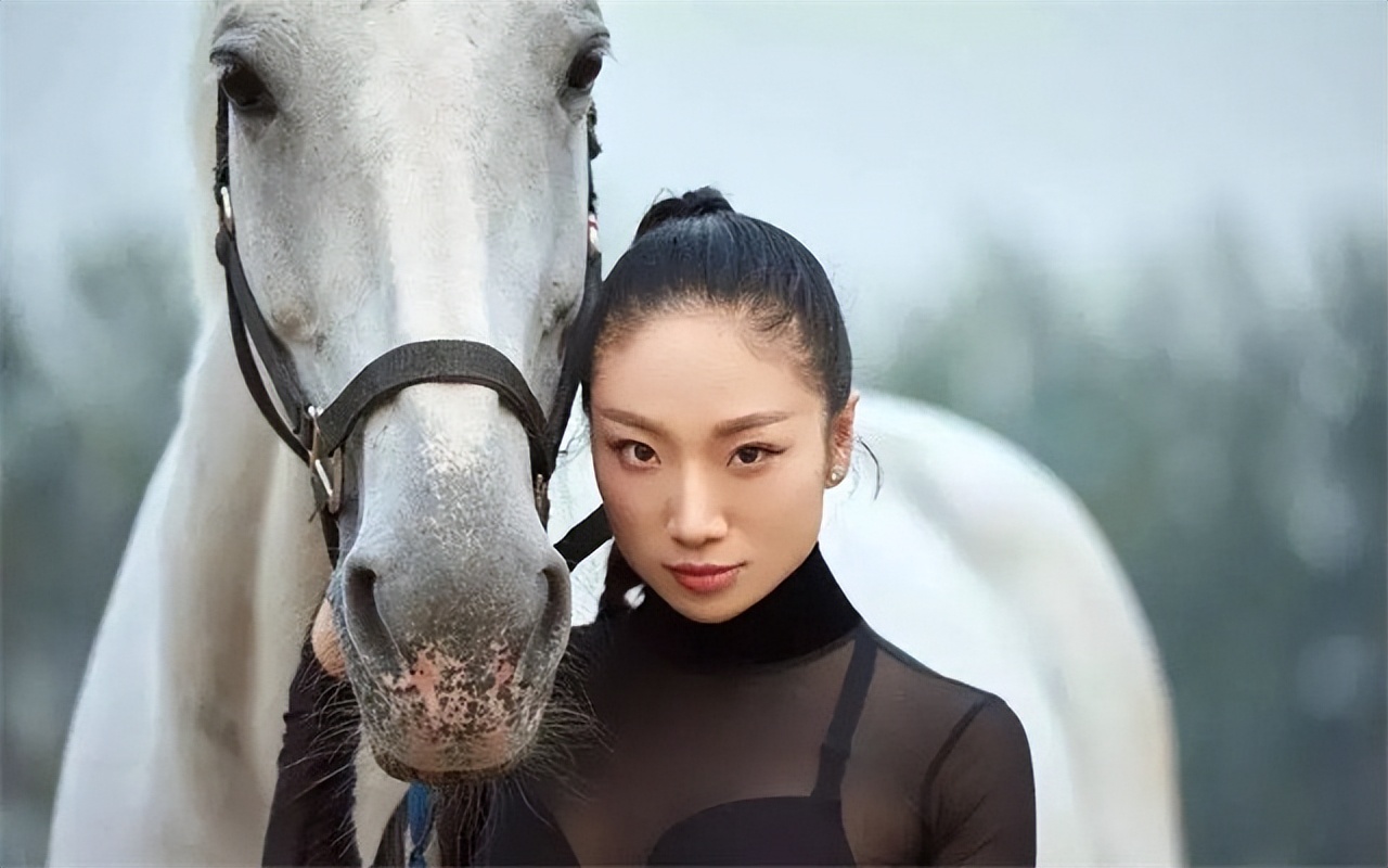 小姑娘柔术各种高难度动作,世界公认第一柔术美女