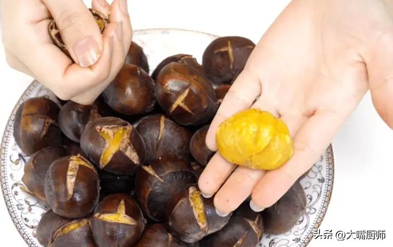 用一个瓶盖就能剥开板栗的壳,瓶盖剥板栗的快速方法