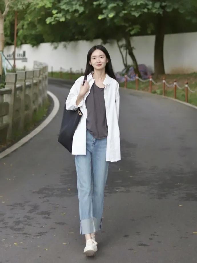 温婉娴静女生,优雅少女风景画