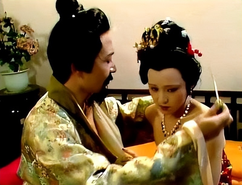 秦可卿和公公“爬灰”的丑事究竟是心甘情愿还是淫威下的不得不从