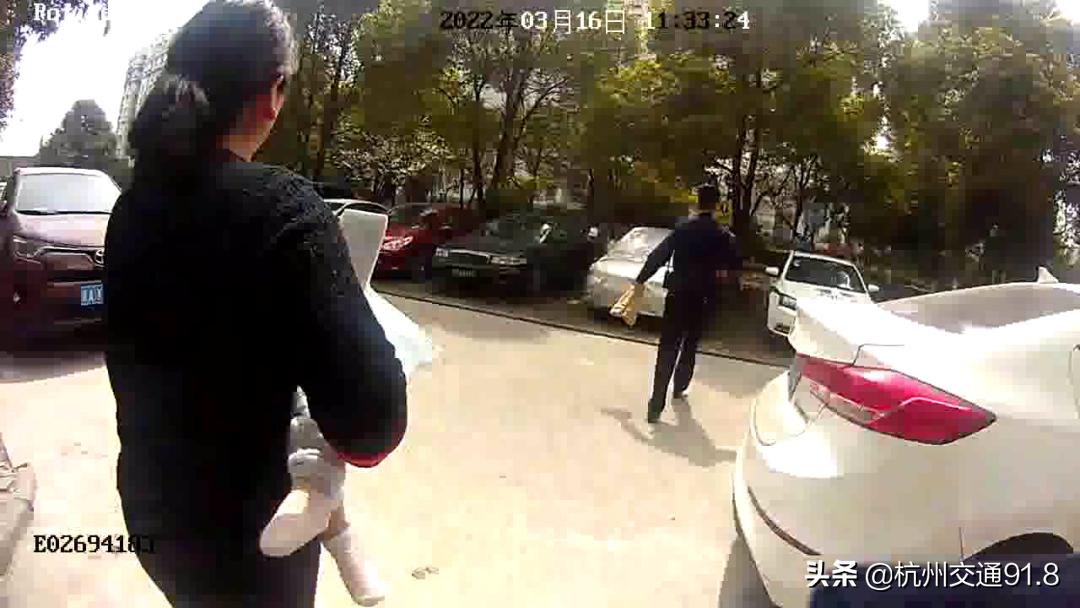 11个宝宝突然抽搐急救办法,1岁宝宝突然抽搐还口吐白沫