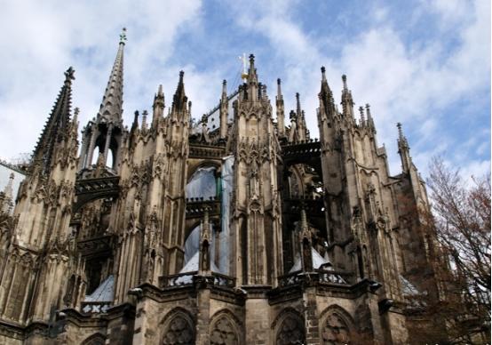 我是尖的，戳破天的那种！——哥特风格