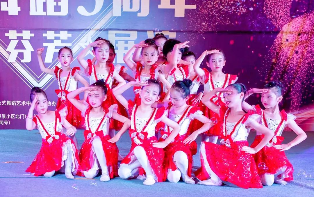 舞蹈能让小孩磨练自己,舞蹈给予孩子足够强大的气场