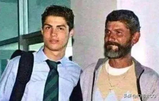 c罗年轻时独自一人踏上生涯之路,年轻的c罗就已成就世界级球员