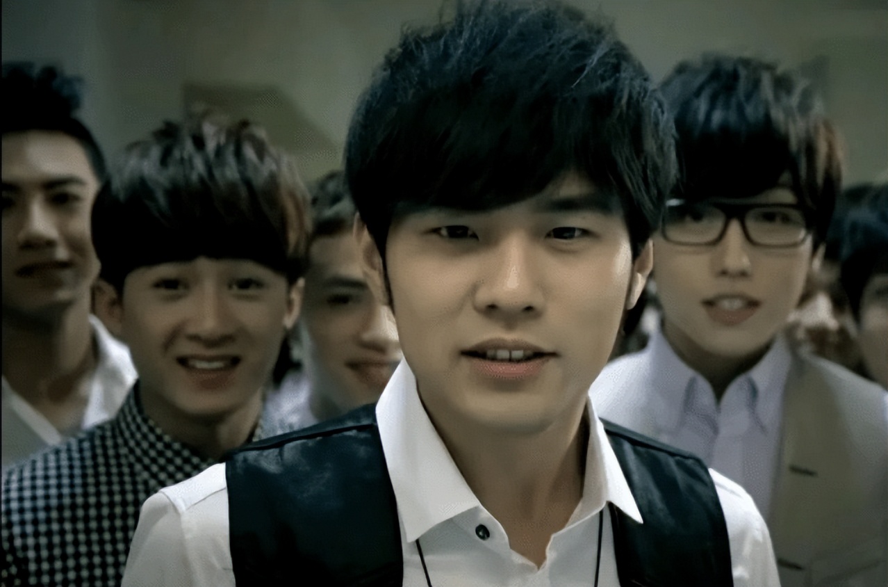 代言螺蛳粉的男星,卖螺蛳粉网红男扮女装好几个人