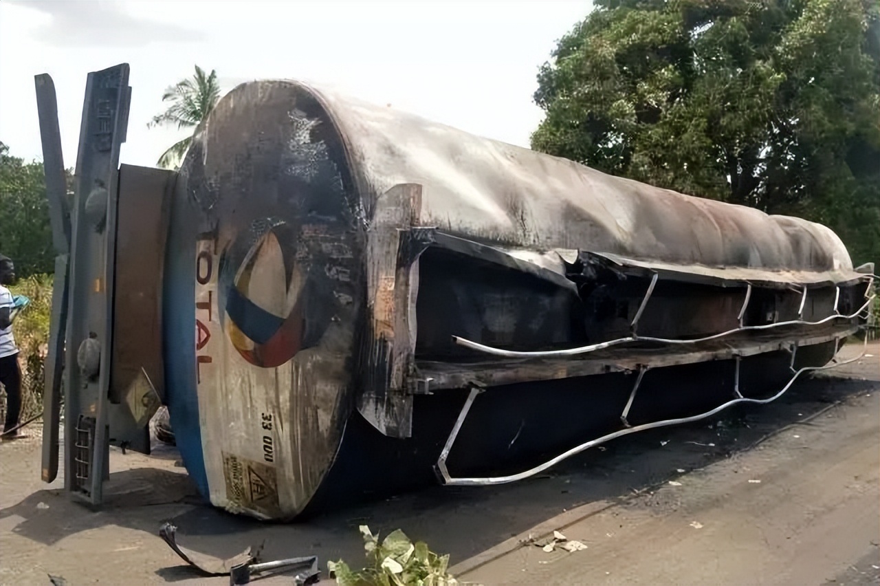 路遇交通事故请勿聚集围观,路遇油车小惊喜