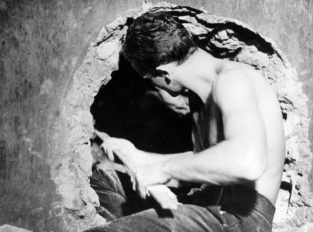 肖申克的救赎抄袭哪部电影,越狱跟肖申克的救赎