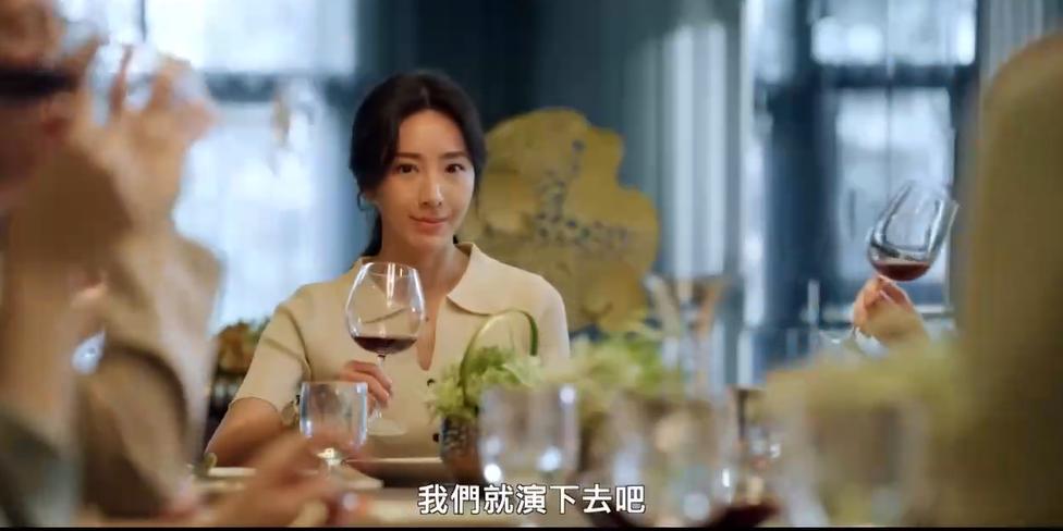 曾靠性感封神的她，又带着大尺度回归了