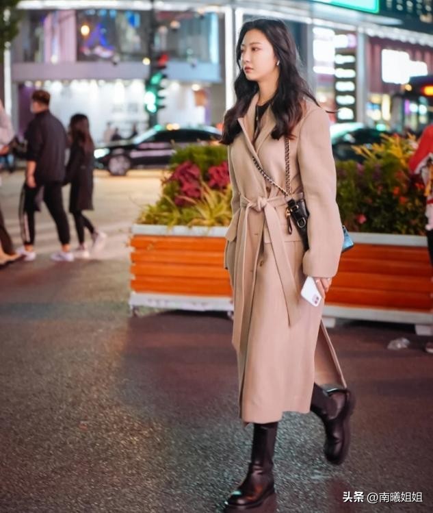 杭州时尚穿搭秋冬靴子,短靴穿搭高级感女