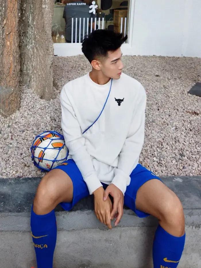 高颜值腹肌小狼狗照片,腹肌小狼狗照片帅气露脸