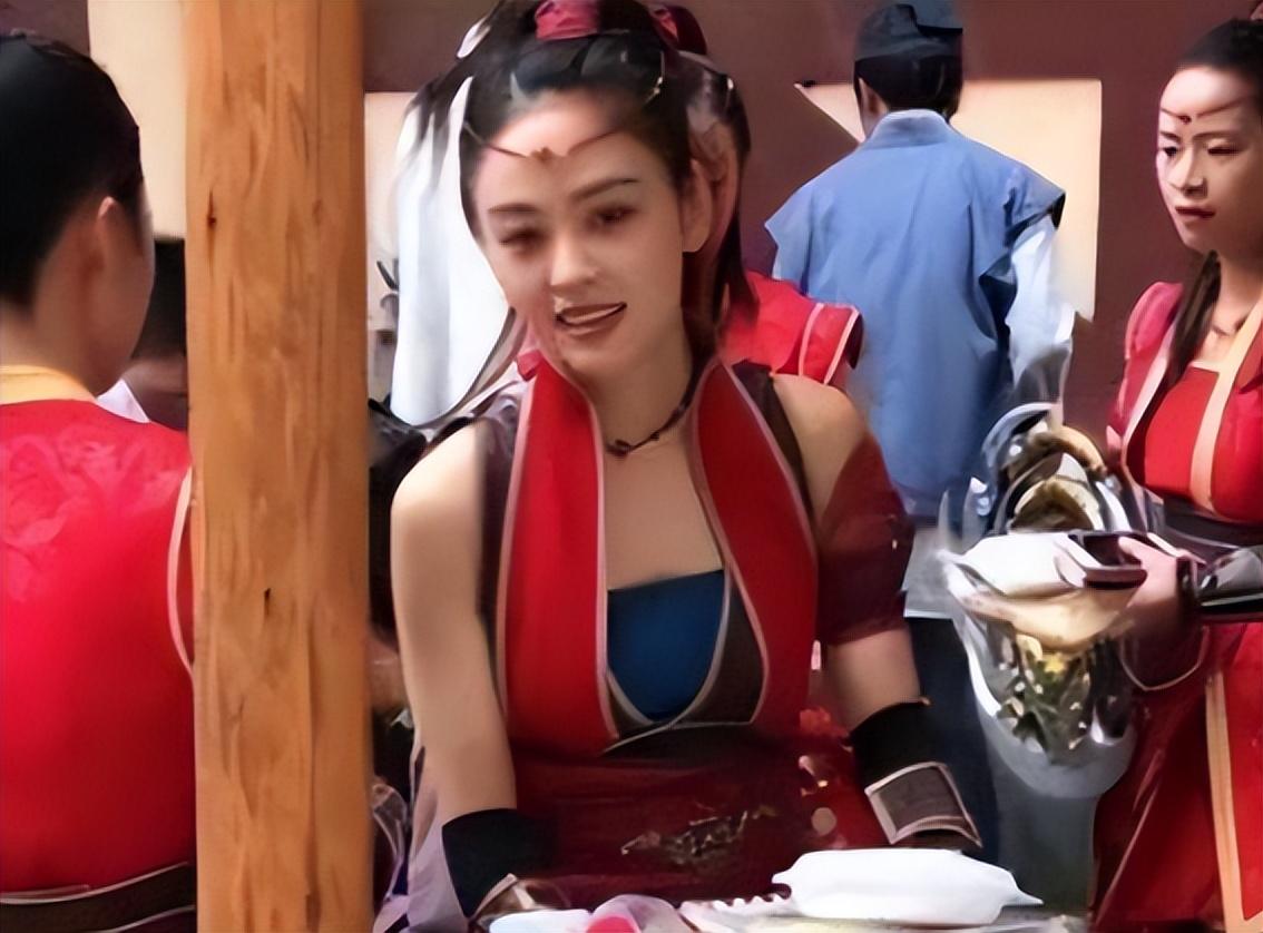 “出*身卖**体”日赚3000元，横店20万群演美女如云，却成为懒汉天堂