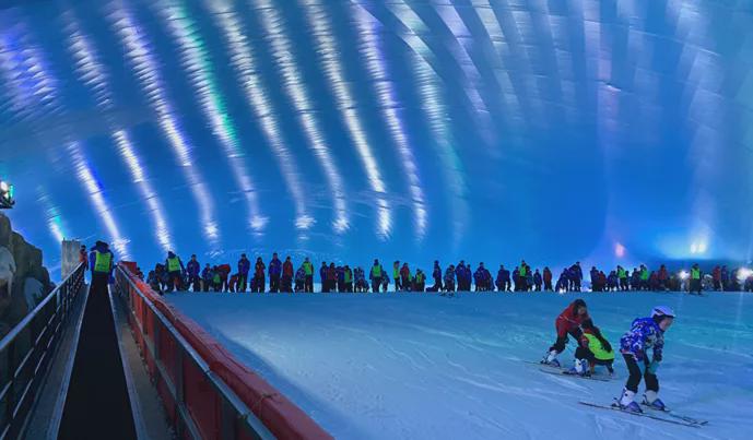 冬奥盛会点燃中国冰雪运动激情,冬奥滑雪超燃视频