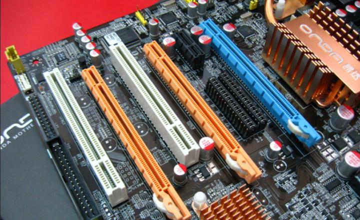 电脑硬盘跟内存有啥区别,电脑内存与硬盘有什么区别