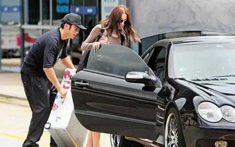 张馨予晒出老公何捷照片帅气迷人,张馨予和老公何捷婚后齐露面