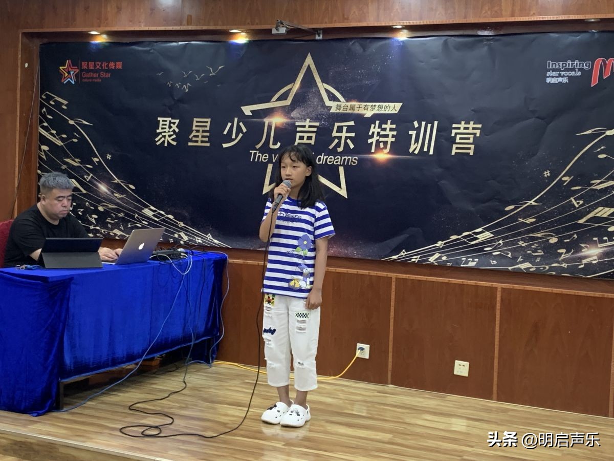 超带感《Natural》，摇滚范儿小姑娘炸翻全场