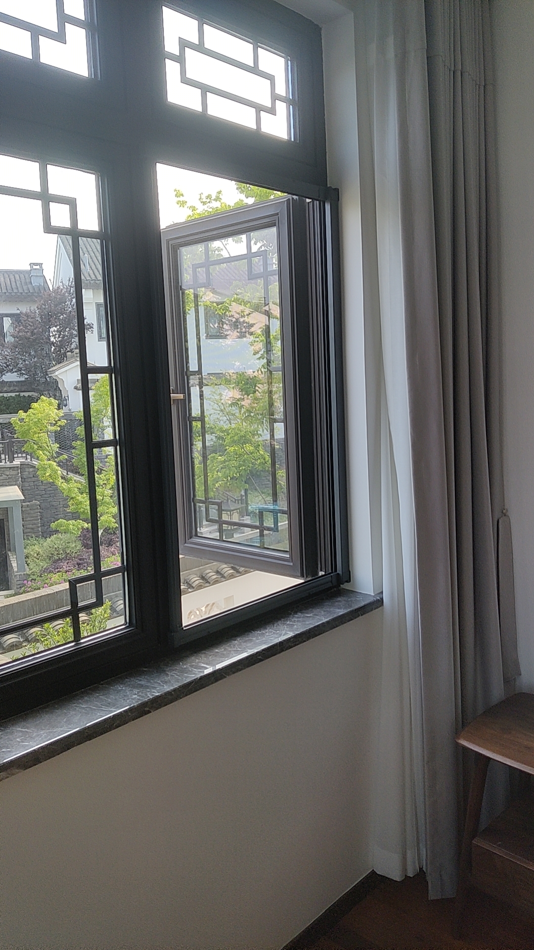 免打孔纱窗安全吗,免打孔金刚网纱窗