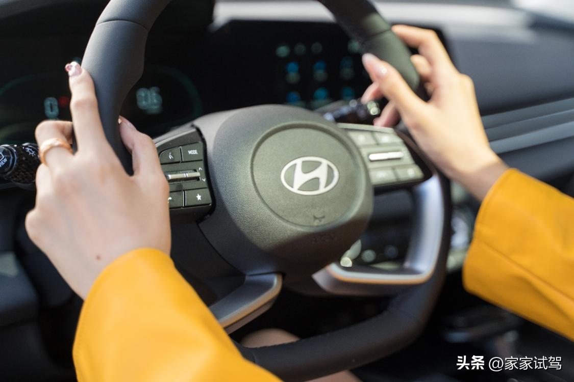 北京现代伊兰特1.5l精英版内饰,新伊兰特内饰改装