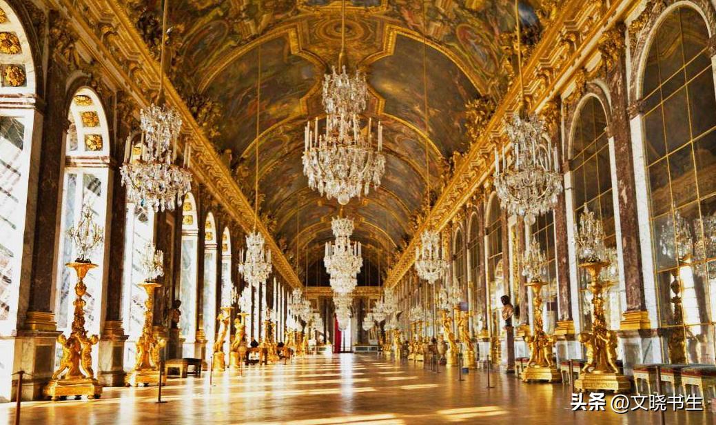 在哥达王朝时期的建筑中,哪些特征体现了该时期独特的空间构成