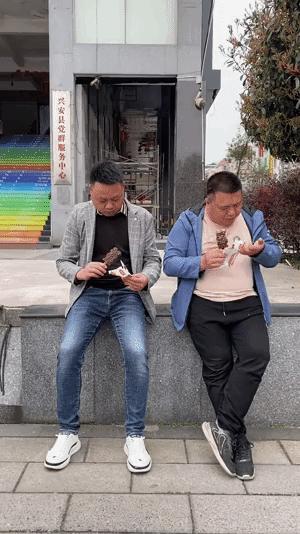 妹子穿皮裤,女生的皮裤