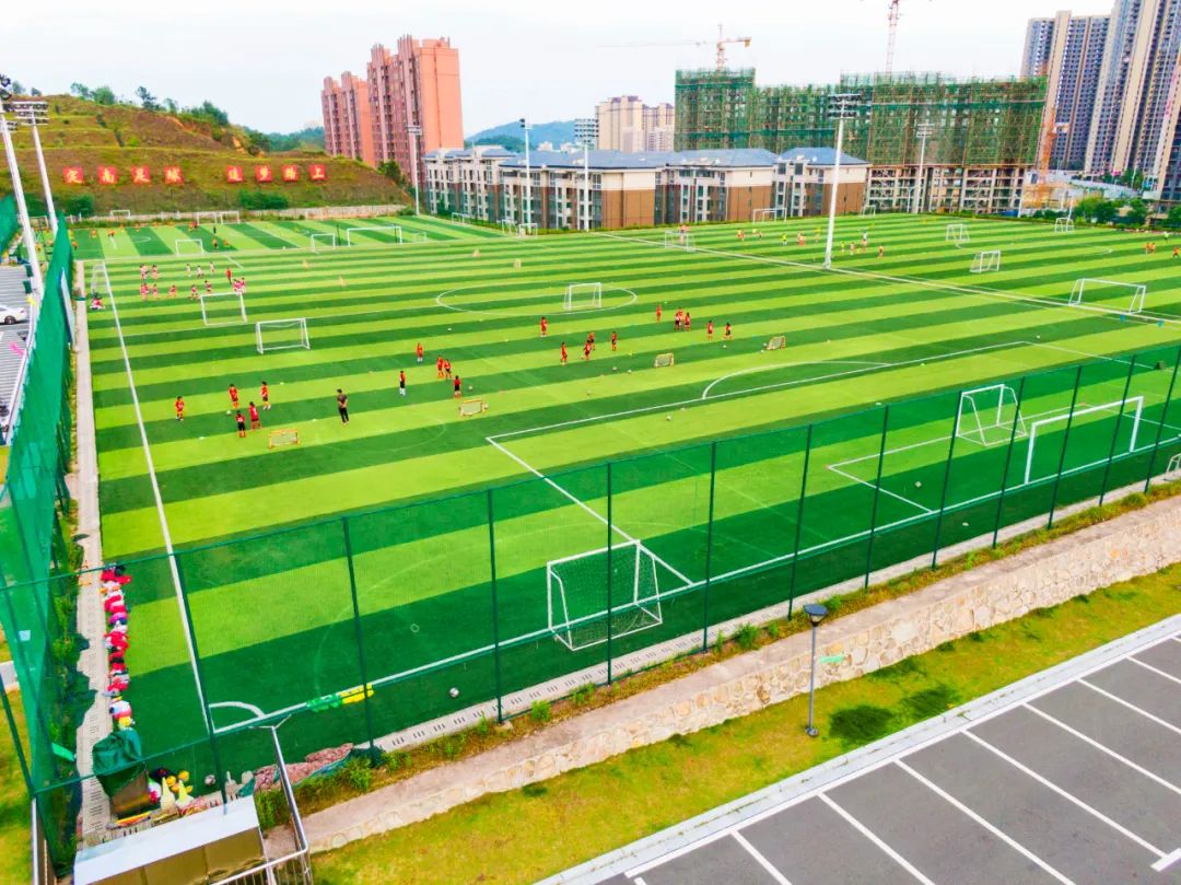 这座小城为何频出“足球小子”