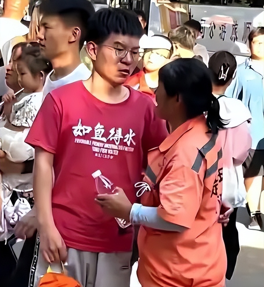 感动全网环卫母子任旭明,感动全网环卫工儿子求助网友的话