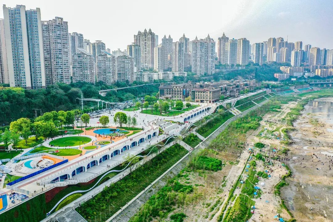 踩细沙、捧江水…来滨江公园邂逅浪漫