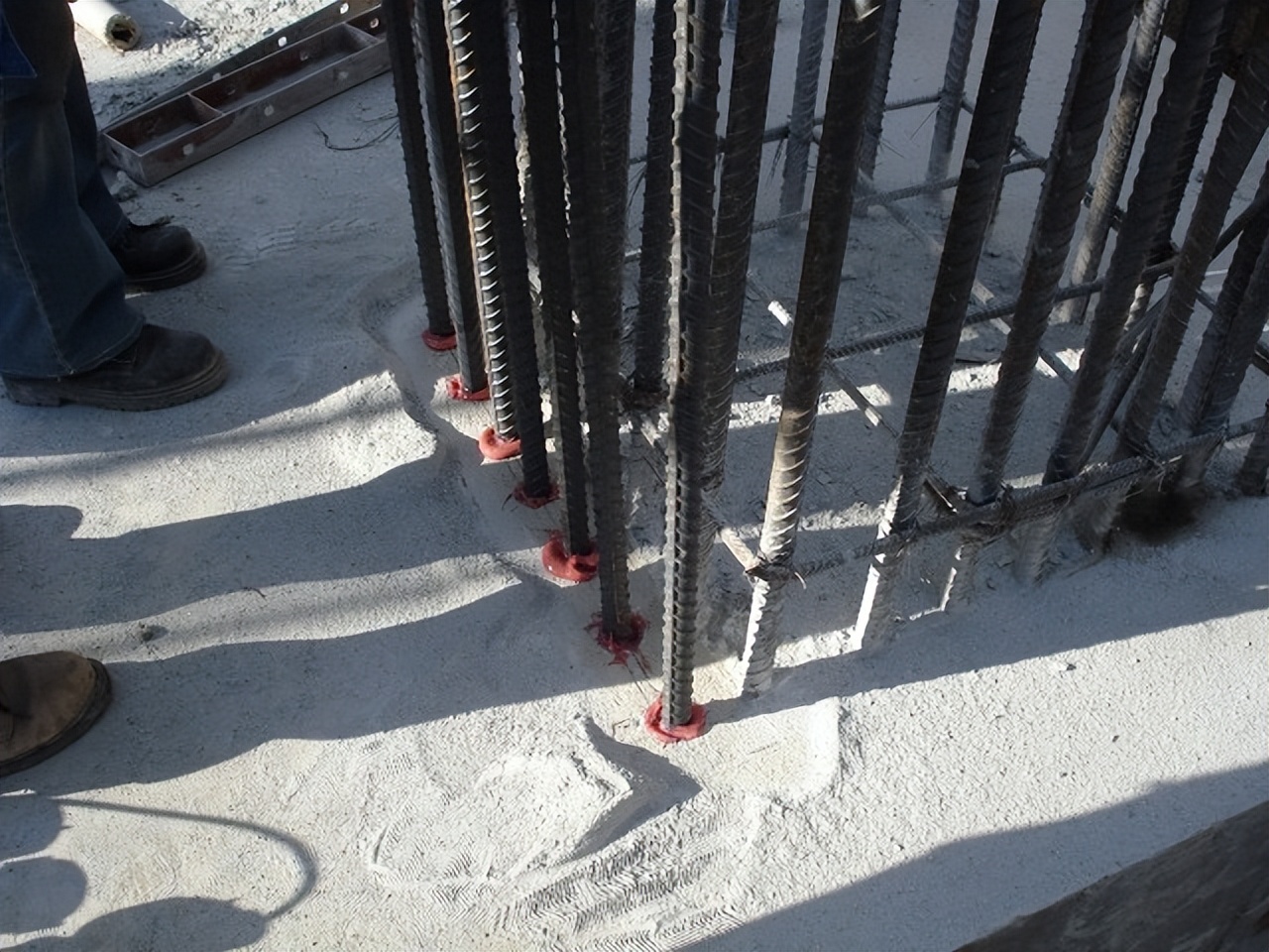 老小区楼板裂缝贯穿可以换楼板吗,楼板裂缝怎么用混凝土修复