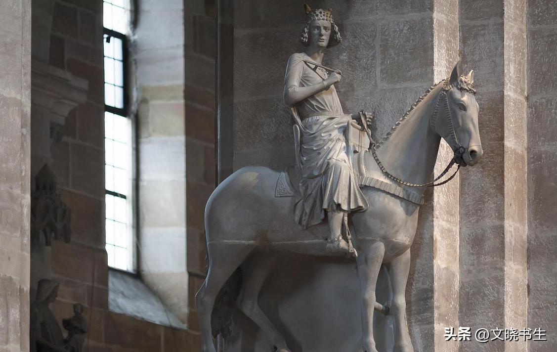 哥达王朝时期的宫廷艺术中，何种艺术形式受到最多的宠爱和赞赏