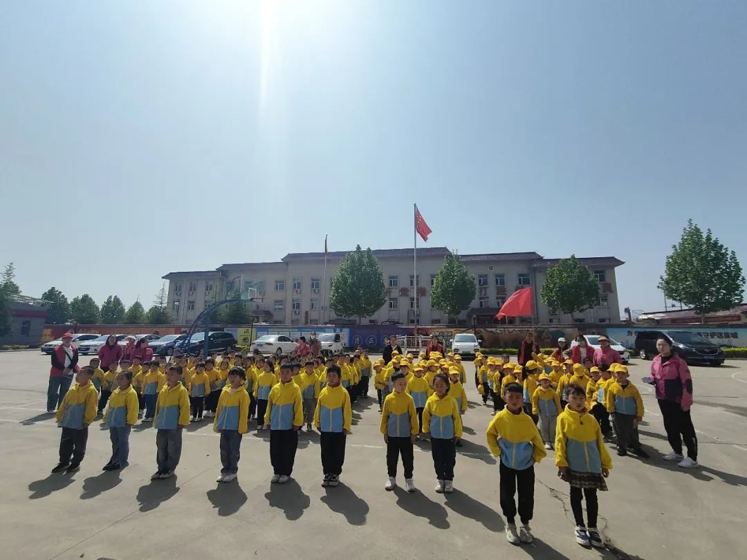 【垣曲县滨都幼儿园】滨都萌娃走进*防队消**致敬最美“火焰蓝”